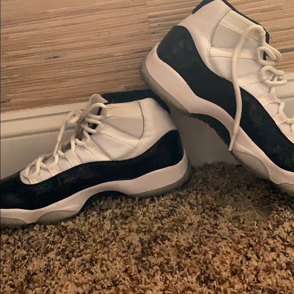 Jordan 11 concord 2018 size 9.5 US - Picture 3 of 7